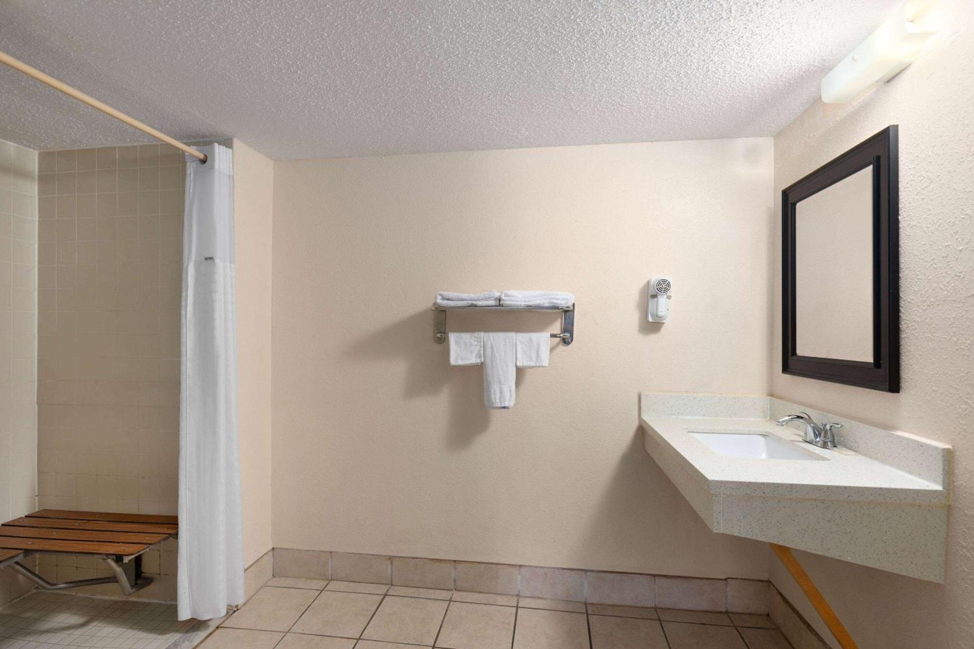 Super 8 By Wyndham Fort Mitchell Cincinnati Area Εξωτερικό φωτογραφία